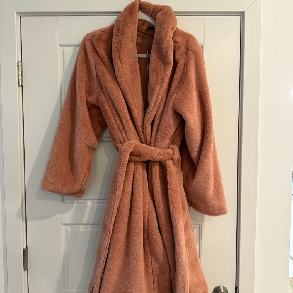 Victoria’s Secret Cozy tan/pink Fleece/ faux fur Robe m/l